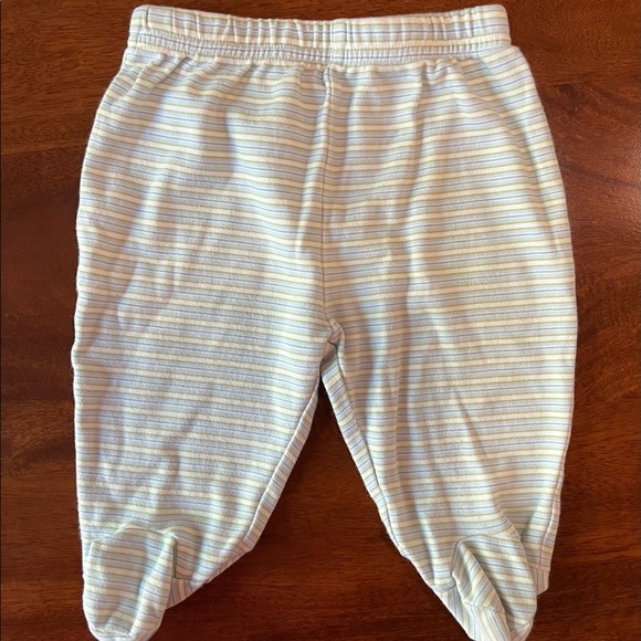 Two pairs of footed baby pants, size 0-3 months - Picture 2 of 7